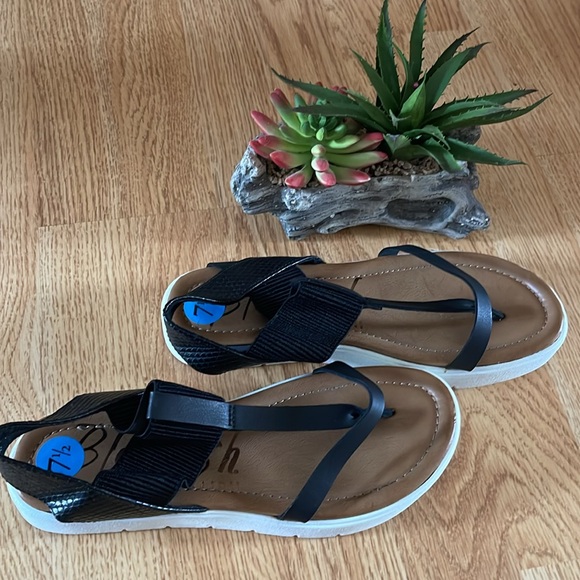 New without tag sandals, perfect for the summer. - Picture 2 of 5